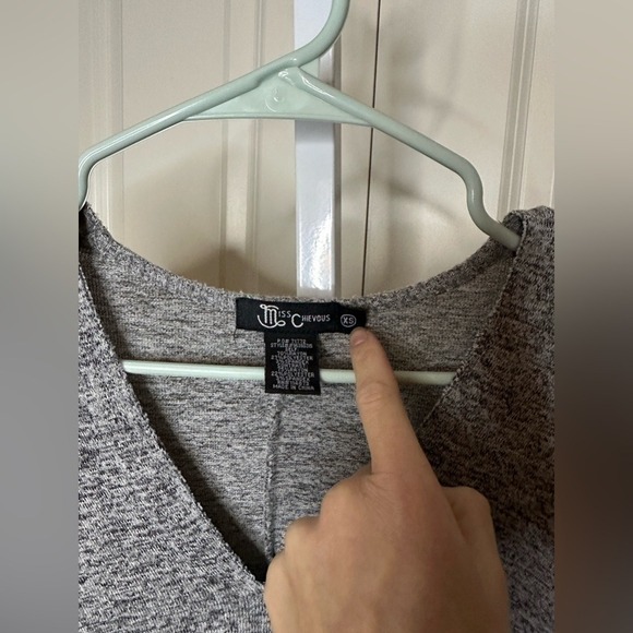 Miss Chevious‎ XS Gray Tunic Top V Neck Long Sleeve Casual Comfortable - Picture 2 of 3